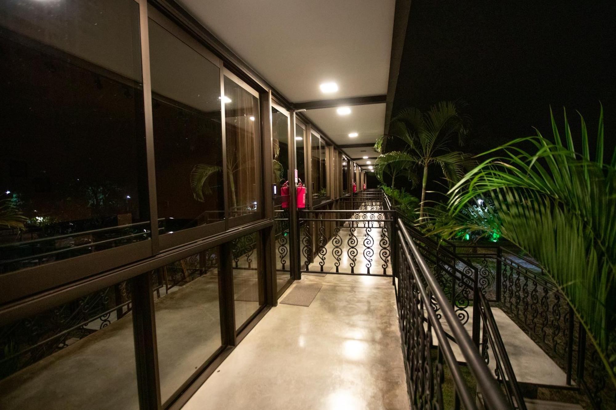 Ecolounge Studios ปิเรนนอโปลิส ภายนอก รูปภาพ